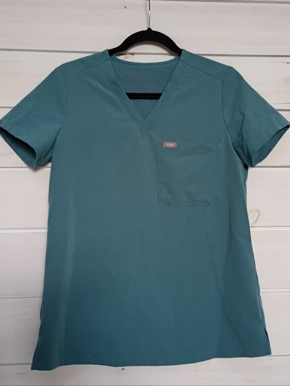 FIGS Women's Catrina V-Neck Scrub Top - Green/Blue